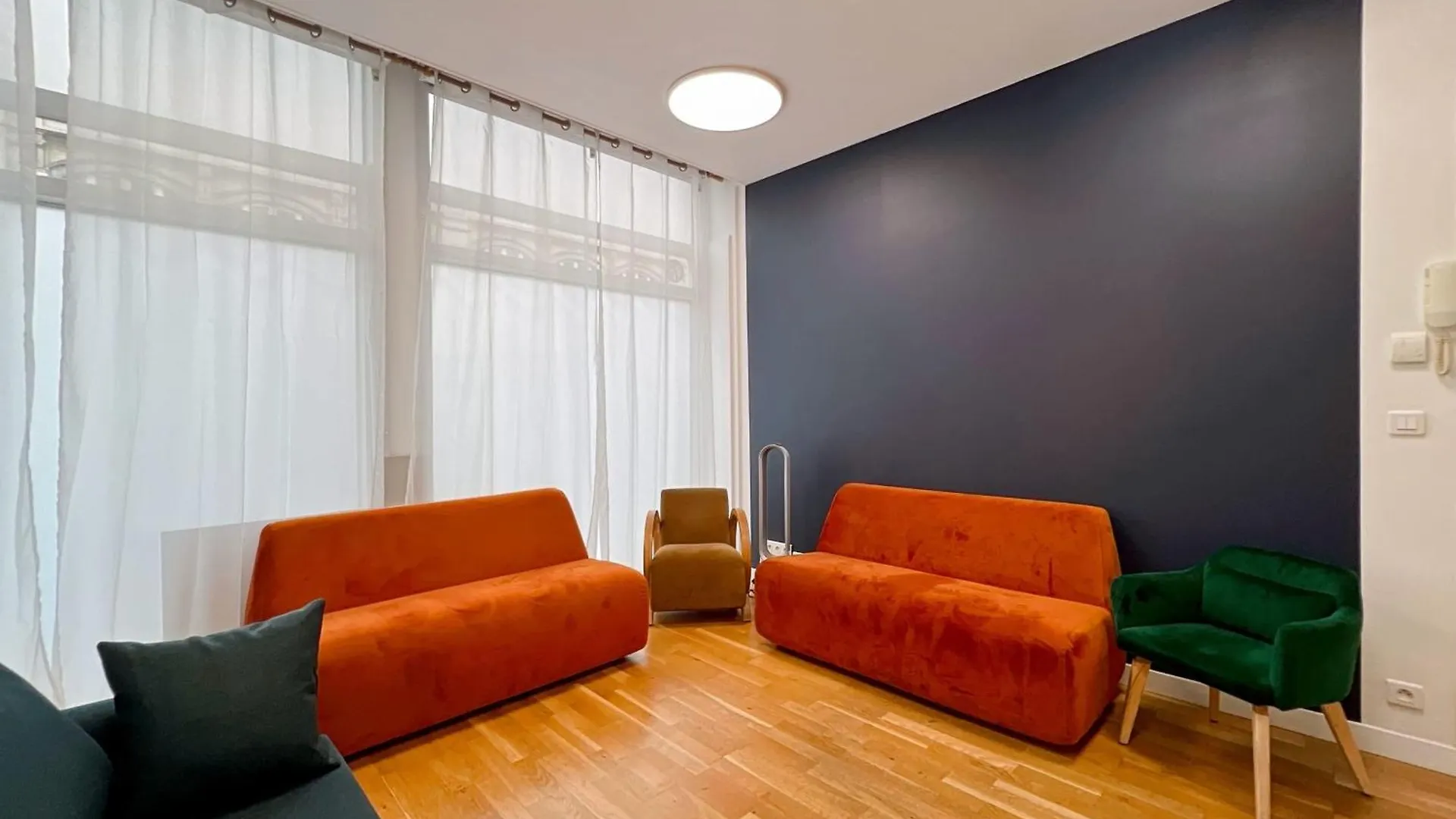 Nice 2 Rooms Near The Place De La Nation Paryż